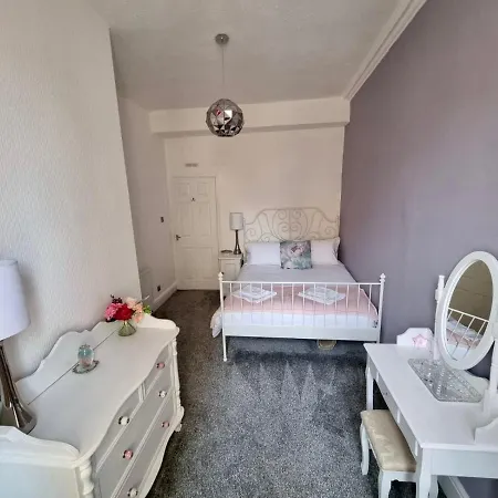 Rose Apartment 2-Bed Town Centre Apartment In Ayr Exterior photo