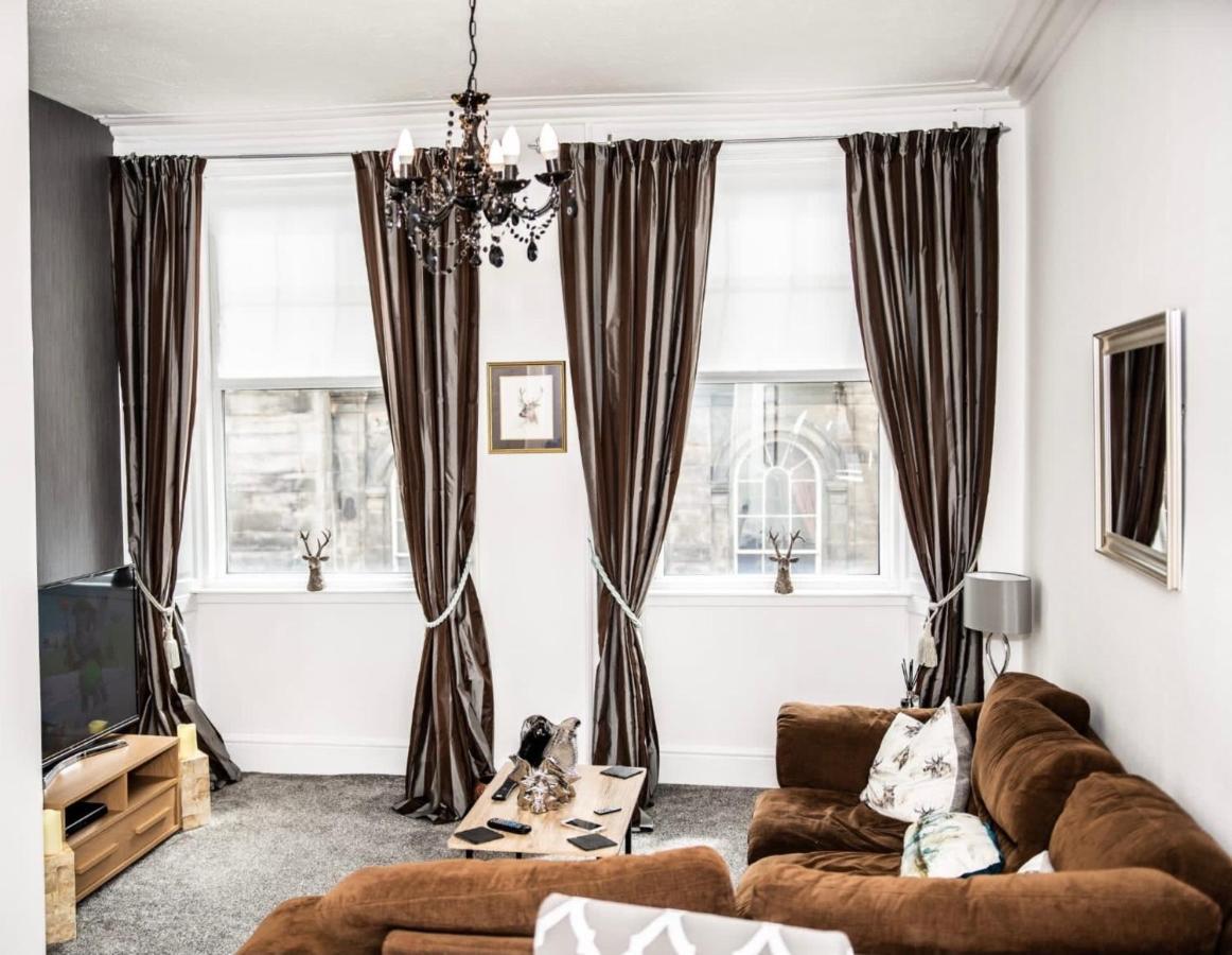 Rose 2-bed Town Centre In Apartment *