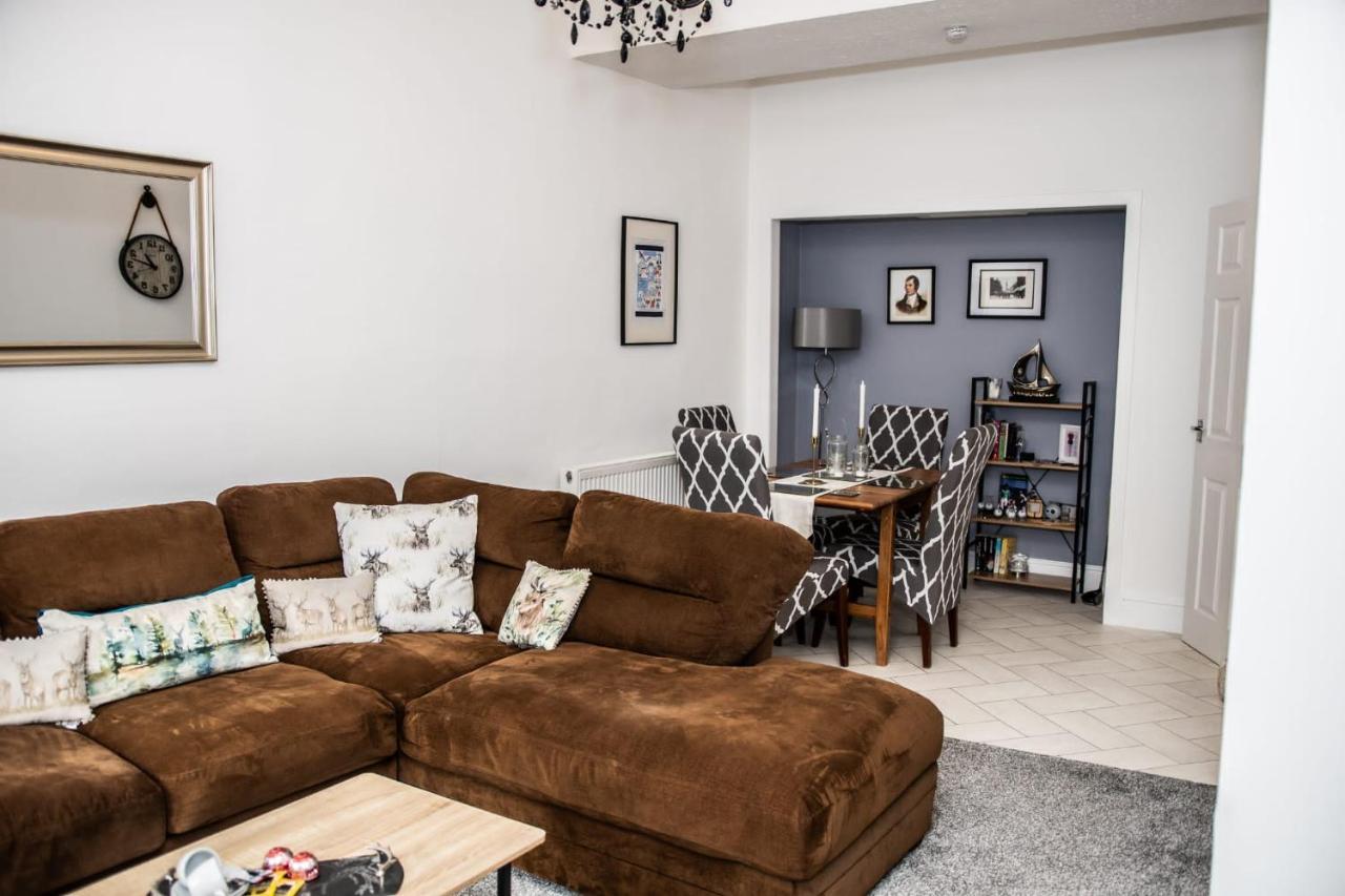 Rose 2-bed Town Centre In *