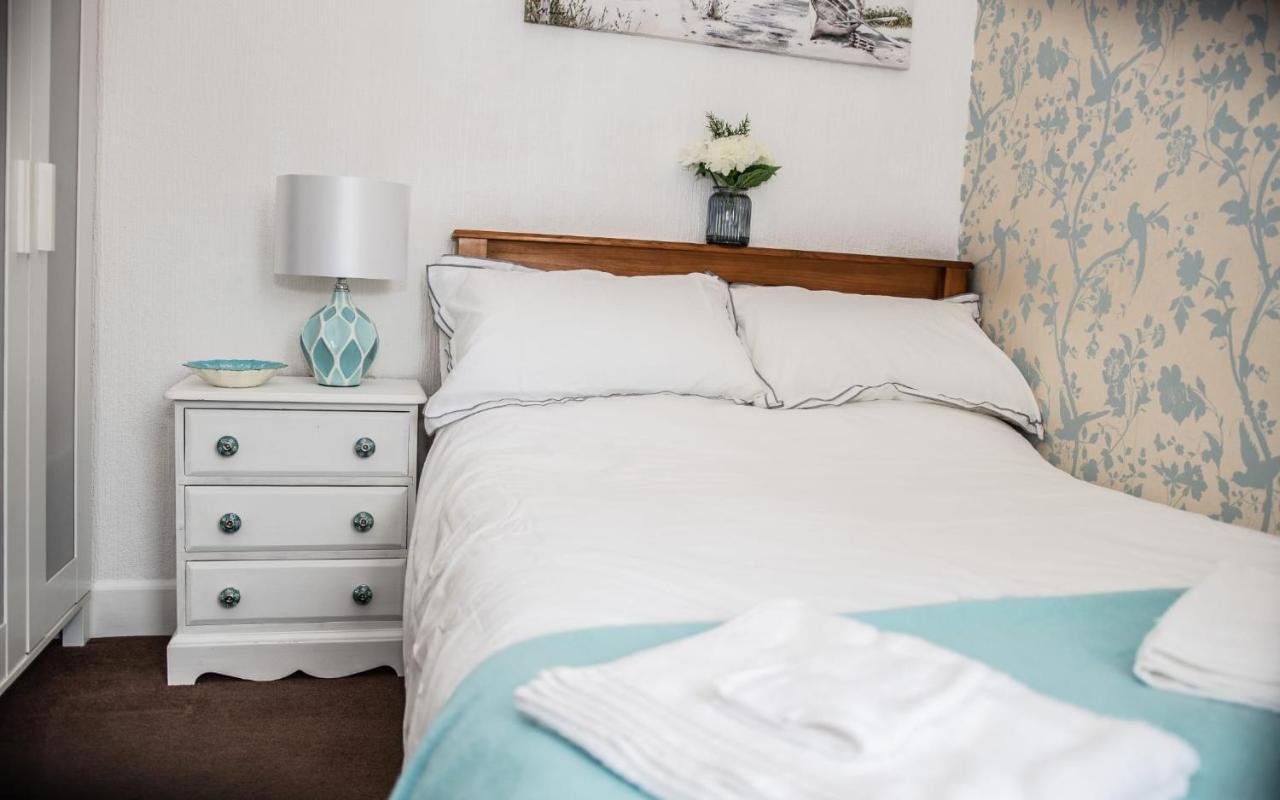 Rose 2-bed Town Centre In Ayr